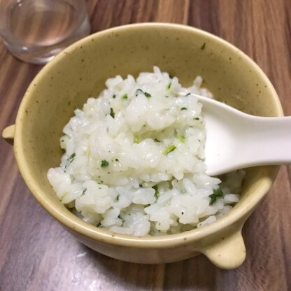 初めて七草粥を作ることになり、参考にさせて頂きました。七草はスーパーで売ってあるフリーズドライの物でさらに簡単に♪美味しく出来ました。ありがとうございます！